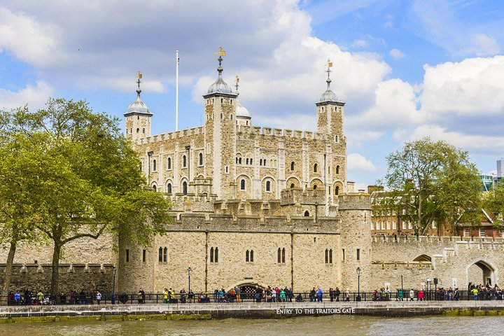 Step into over a millennium of history at the Tower of London. Discover the Crown Jewels and listen to haunting tales from the Beefeater guides immersing yourself in captivating stories of the past.